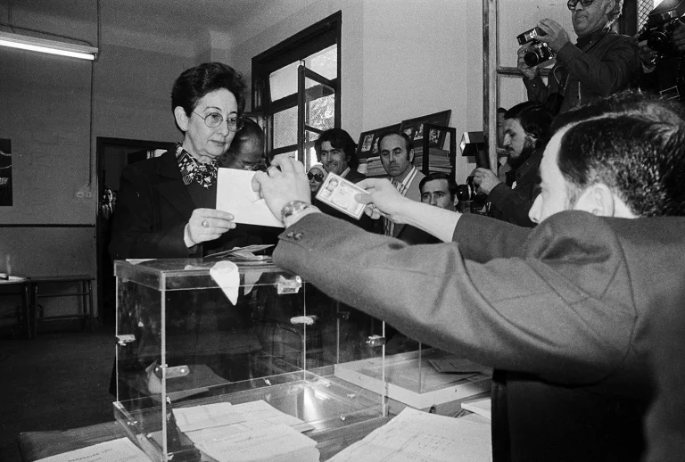 EuropaPress_7381634_MADRID_ESPAA_15_JUNIO_1977_Carmen_Menendez_e