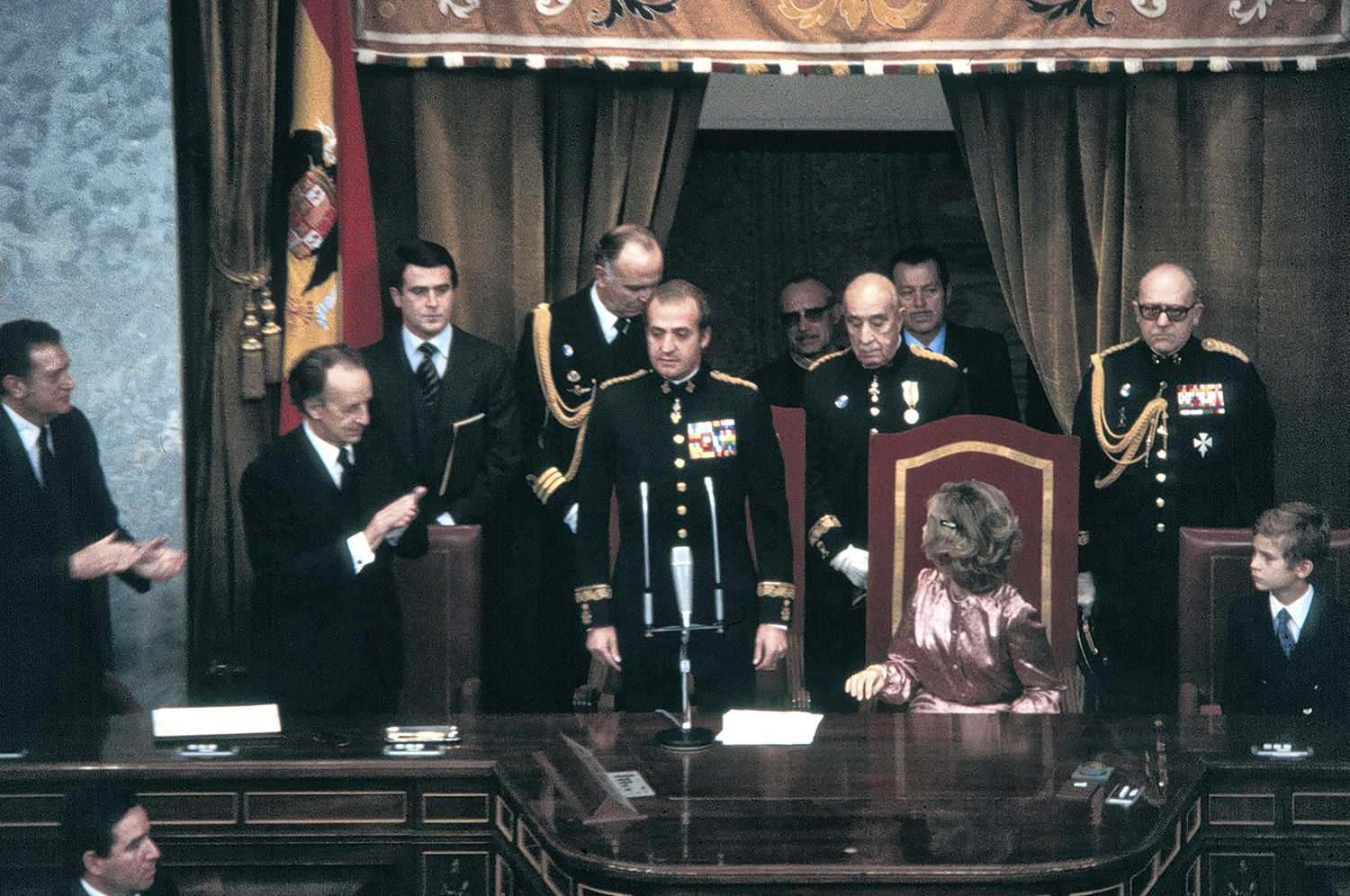 MADRID - 27 DE DICIEMBRE DE 1978: El Rey Juan Carlos procede a la sanción de la Constitución, en un acto celebrado en el Congreso de los Diputados, en presencia de la Reina Doña Sofía y del Príncipe Felipe, en Madrid a 27 de diciembre de 1978.,Image: 496968073, License: Rights-managed, Restrictions: , Model Release: no, Credit line: Europapress / Europa Press