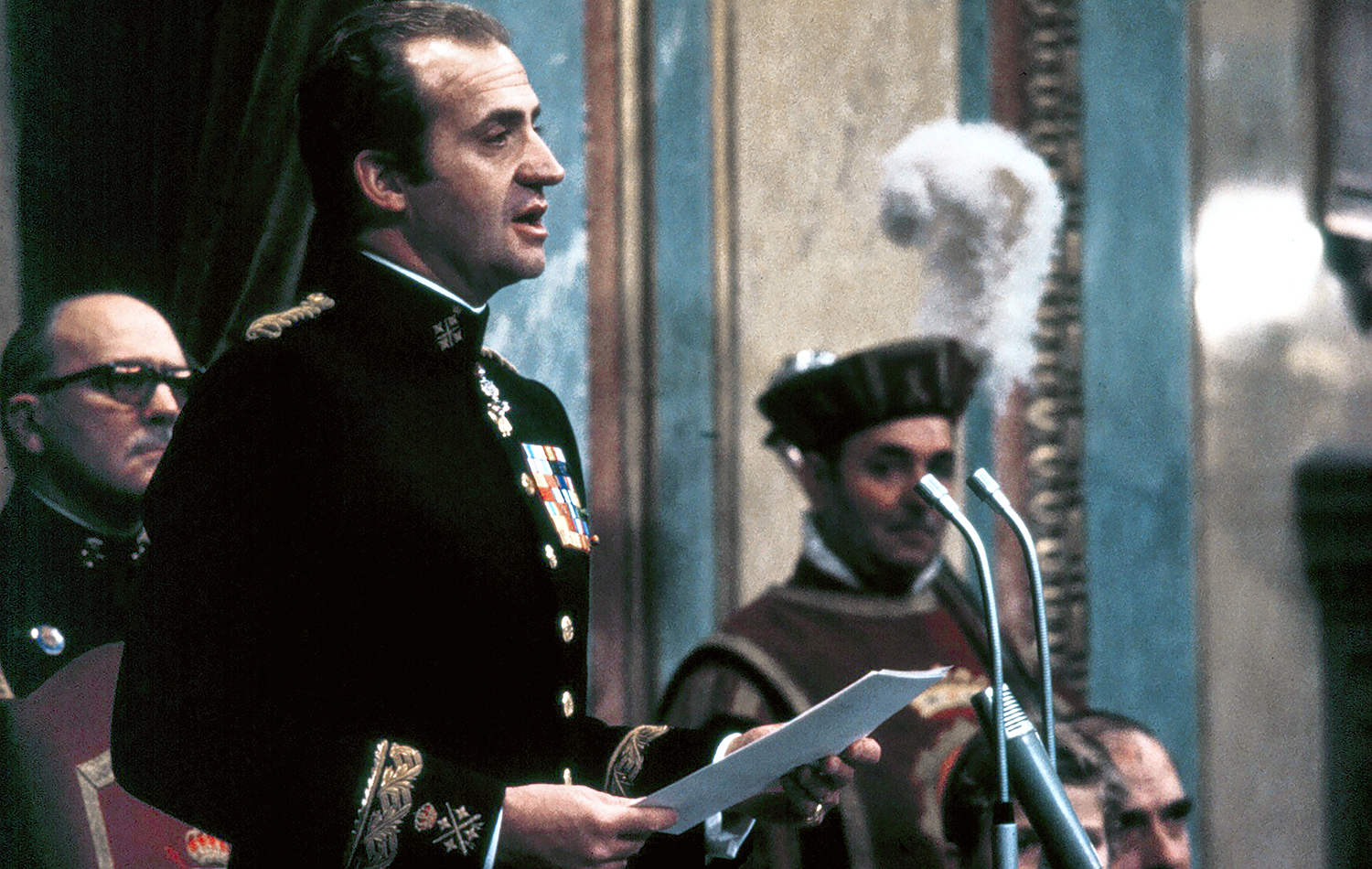 MADRID - 27 DE DICIEMBRE DE 1978: El Rey Juan Carlos procede a la sanción de la Constitución, en un acto celebrado en el Congreso de los Diputados, en presencia de la Reina Doña Sofía y del Príncipe Felipe, en Madrid a 27 de diciembre de 1978.,Image: 496968077, License: Rights-managed, Restrictions: , Model Release: no, Credit line: Europapress / Europa Press